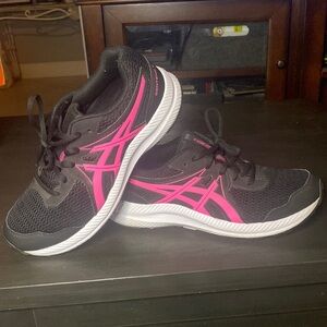 Girls size 7 Asics Contend sneakers
